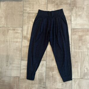 Vuori joggers! Size small